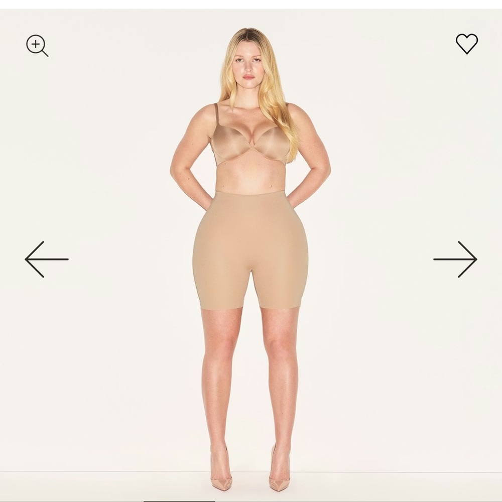 SKIMS Hip Enhancing Shapewear Shorts NWT